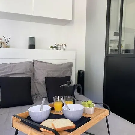 Petite Maison Dans La Prairie Marmeaux Exterior foto