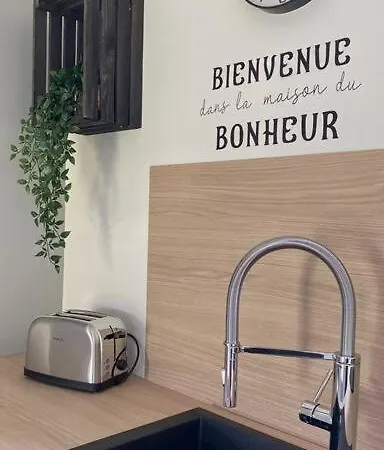 Petite Maison Dans La Prairie Marmeaux Exterior foto