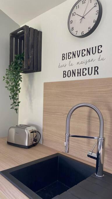 Petite Maison Dans La Prairie Apartment Marmeaux